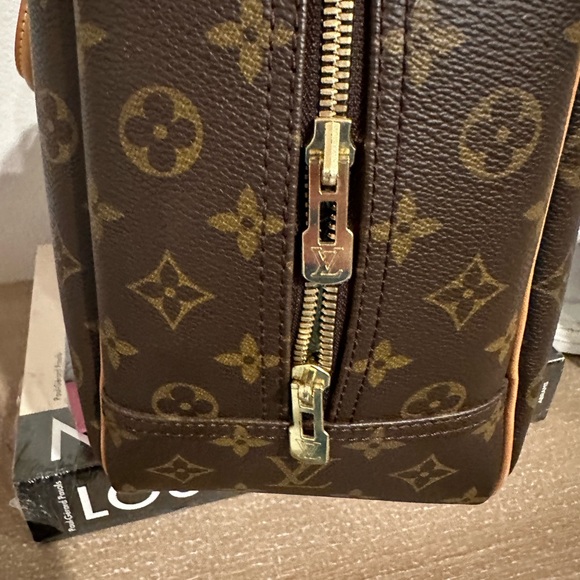 Authentic LV Deauville Handbag Monogram Canvas - Picture 9 of 14